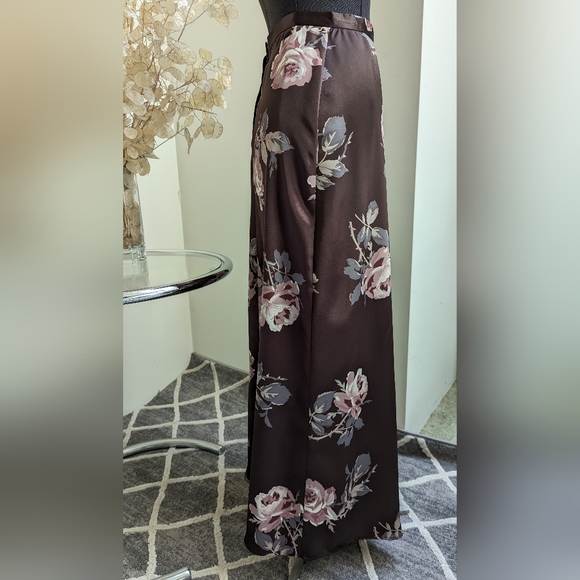 Long satin maxi skirt - Picture 3 of 7
